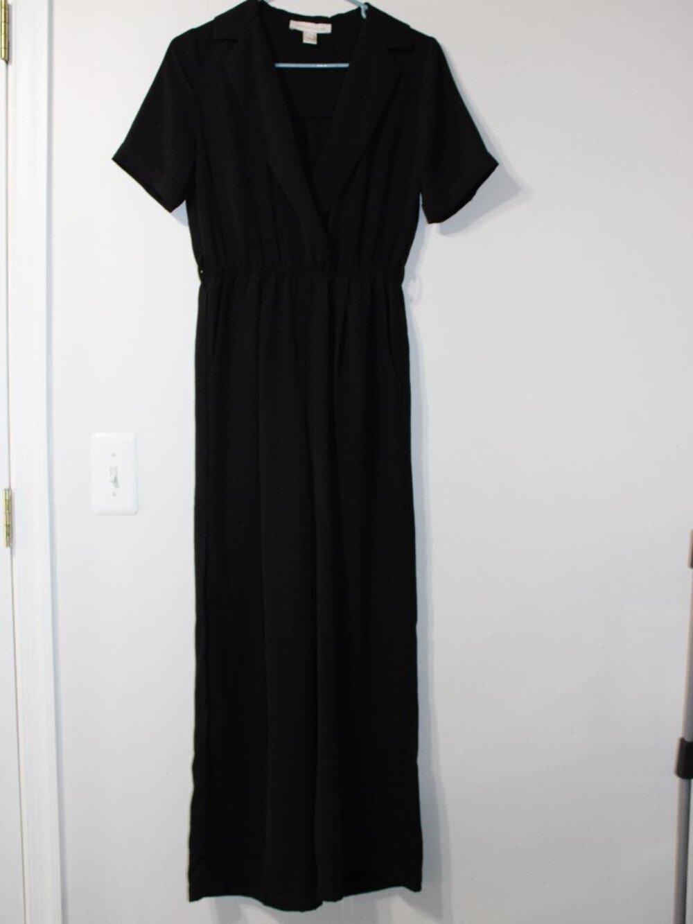 Monteau Los Angeles Solid Black V-Neck Short Sleeve Minimalist Jumpsuit